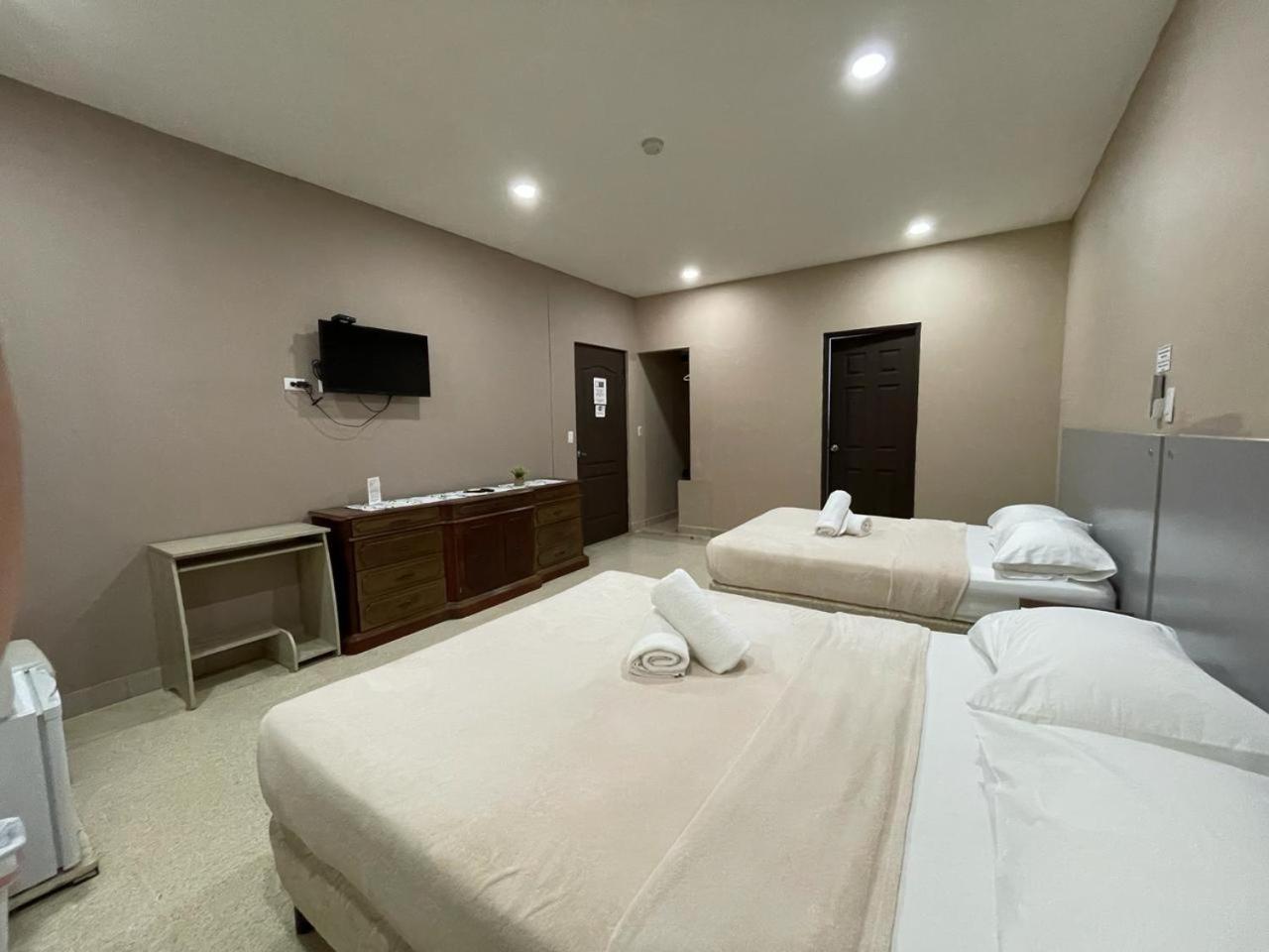 Hostal El Prado Панама Сити Екстериор снимка