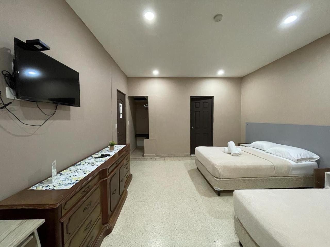Hostal El Prado Панама Сити Екстериор снимка