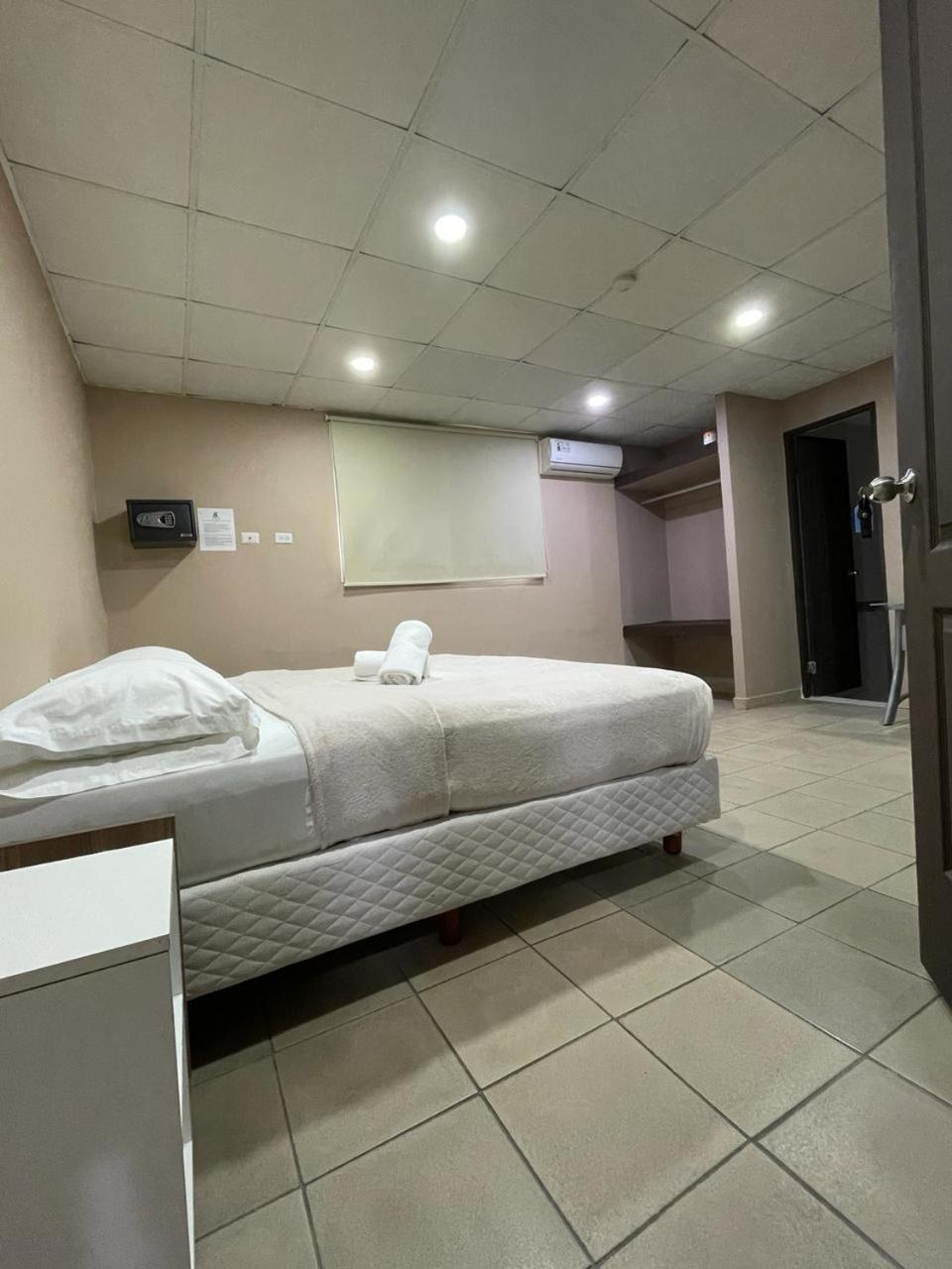 Hostal El Prado Панама Сити Екстериор снимка