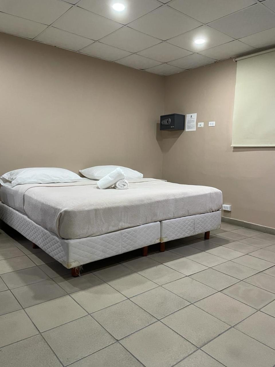 Hostal El Prado Панама Сити Екстериор снимка