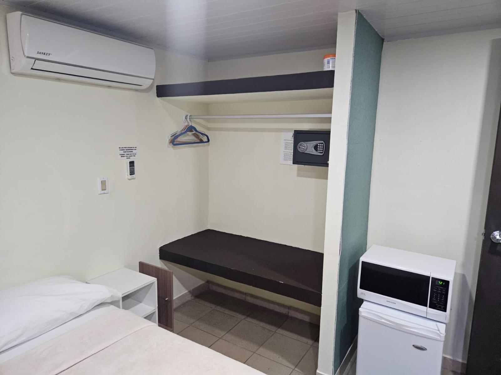 Hostal El Prado Панама Сити Екстериор снимка